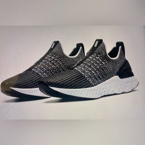 Nike React Phantom Run Flyknit 2 Black/White Gray Men’s Laceless Running Shoes